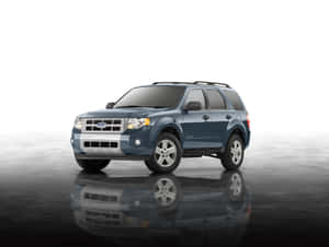 藍色福特 Escape SUV 在工作室環境中於深色地板上反射。 — 福特 壁紙