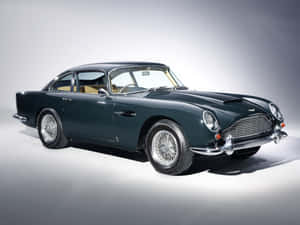 復古綠色 Aston Martin DB5 跑車在攝影棚燈光下 — 奧斯頓馬丁 壁紙