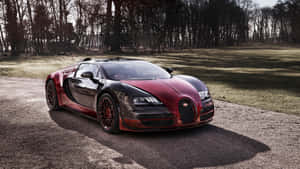 日落時分，森林中的碎石上停著紅色和黑色的Bugatti Veyron。 — 布加迪 GIF 壁紙