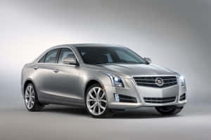 工作室環境中的銀色Cadillac ATS轎車，拋光表面和合金輪圈。 — 凱迪拉克 壁紙