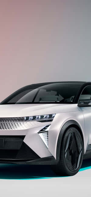 流線型銀色未來感電動SUV，在攝影棚燈光下帶有藍色發光點綴。 — 雷諾 壁紙