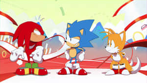Sonic、Knuckles 和 Tails 一起站在色彩繽紛的卡通場景中。 — 音速小子 壁紙