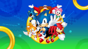 Sonic 和他的朋友們以動態姿勢呈現，帶有金色圓環和色彩繽紛的背景。 — 音速小子 壁紙