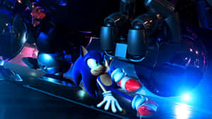Sonic the Hedgehog 躲避巨大機械拳頭，場景為霓虹燈照亮的未來競技場。 — 音速小子 壁紙