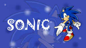 Sonic the Hedgehog 在藍色背景上奔跑，並以風格化字體顯示他的名字。 — 音速小子 壁紙