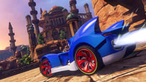 Sonic 駕駛一輛藍色汽車穿越日落時分的沙漠峽谷。 — 索尼克 壁紙