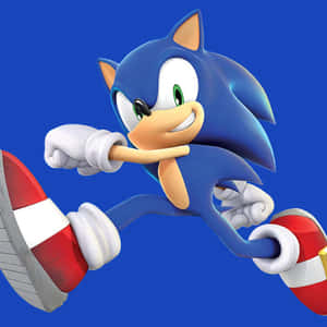 Sonic the Hedgehog 在藍色背景上咧嘴奔跑。 — 音速小子 壁紙