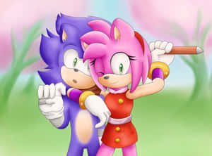 Sonic 和 Amy Rose 在一個色彩繽紛的花園中擁抱，Amy 拿著一支鉛筆。 — 可愛情侶 壁紙