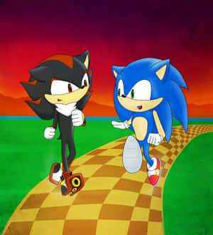 Sonic 和 Shadow 在夕陽下一起奔跑在棋盤格路徑上。 — OnePlus Open 壁紙