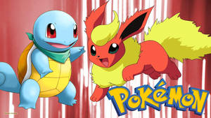 Squirtle 和 Flareon 互相微笑，帶有 Pokémon 標誌 — 傑尼龜 壁紙