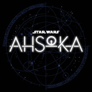 Star Wars Ahsoka 標題標誌，在黑色背景上帶有發光白色文字和藍色星圖。 — 星際大戰 壁紙