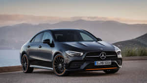 黑色賓士CLA轎車，帶有橙色飾邊，停泊在日落時分的海邊。 — Mercedes Benz C300 壁紙