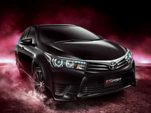 黑色豐田 Corolla E-SPORT 轎車在黑暗的攝影棚中帶有紅色煙霧效果。 — 豐田 壁紙