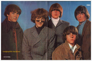 The Byrds 樂團照片，穿著1960年代摩登服裝，背景為藍色 — 岩石 壁紙