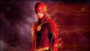 身穿紅色戰衣、帶有閃電效果的超級英雄 The Flash，背景為黑暗暴風雨。 — 閃電俠 壁紙