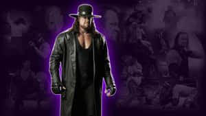 The Undertaker 身穿黑色風衣和帽子，背後有紫色光芒。 — WWE GIF 壁紙