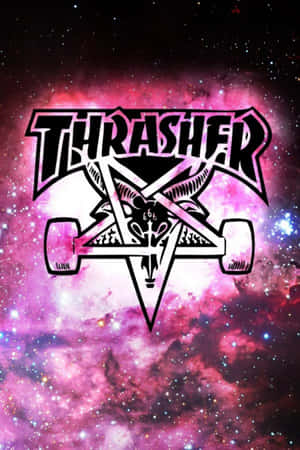 Thrasher 雜誌標誌，滑板五角星在宇宙星雲背景上。 — Thrasher 壁紙