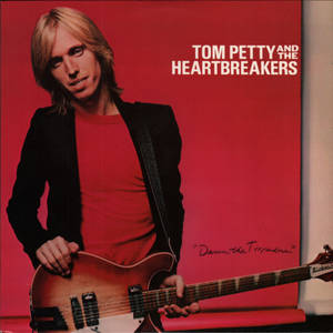 Tom Petty 在紅色專輯封面上手持吉他。 — 專輯封面 壁紙