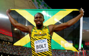 Usain Bolt 在北京2015年田徑賽事中，手持牙買加國旗慶祝勝利。 — 運動 壁紙