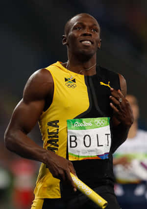Usain Bolt 身穿奧運短跑制服，在里約2016奧運會手持接力棒。 — 運動 壁紙