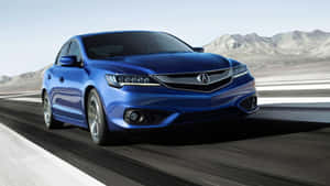 藍色Acura轎車在沙漠高速公路上以山脈為背景疾馳。 — Acura 壁紙