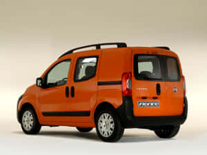 攝影棚中的橙色 Fiat Fiorino 小型客貨車 — 飛雅特 壁紙