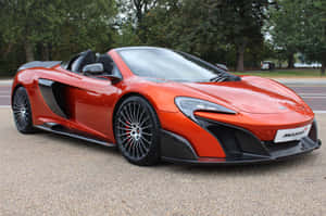 橙色McLaren 650S Spider敞篷車停在樹旁的碎石上。 — 秋天 壁紙