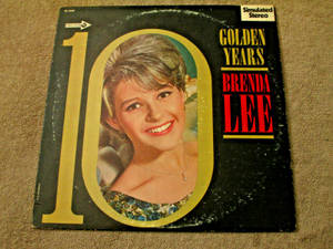 復古黑膠唱片封面，金色數字十內有微笑的Brenda Lee。 — 復古 壁紙