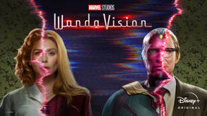 Wanda 和 Vision 在帶有故障效果的復古場景中被紅色閃電分隔。 — 迪士尼桌布 壁紙