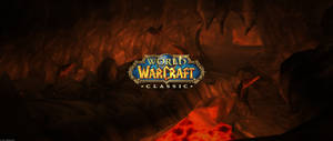 World of Warcraft Classic 標誌在一個有熔岩和黑暗岩石形成的熾熱洞穴中。 — Free Fire 標誌 壁紙