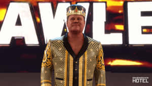 WWE摔角手Axle身穿金色和黑色外套，戴著皇冠和太陽眼鏡。 — 電玩遊戲 GIF 壁紙