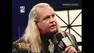 WWE摔角手留著長金髮，在採訪中對著麥克風說話。 — WWE GIF 壁紙