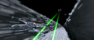 X-wing 星際戰鬥機在太空戰鬥中穿過隧道發射綠色雷射。 — 酷炫星際大戰 壁紙