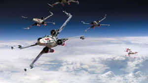X-wing 星際戰機在星際大戰戰鬥場景中飛越雲層。 — 星際效應 壁紙
