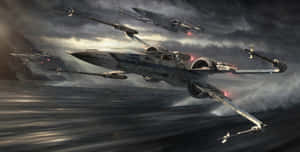 X-wing星際戰士在太空戰鬥中低飛過波濤洶湧的海洋。 — 翅膀 壁紙
