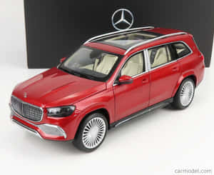 紅色Mercedes-Benz GLS SUV模型，配備銀色車頂行李架和白色內飾。 — 酷車 壁紙