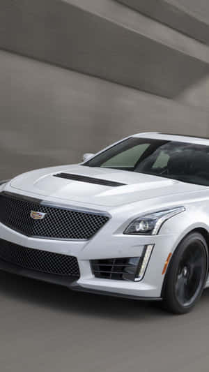 白色Cadillac CTS-V在混凝土隧道中高速行駛，帶動態模糊。 — 凱迪拉克 壁紙