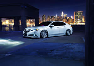 白色跑車夜間停泊，背景是城市燈光。 — Acura 壁紙