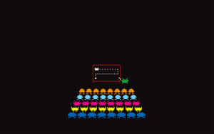 像素化 Pac-Man 鬼魂在迷宮中追逐玩家，下方有色彩繽紛的鬼魂。 — MacBook Pro M1 壁紙