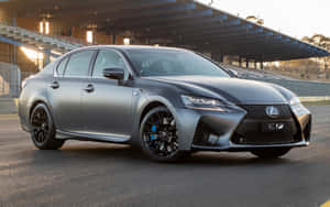 啞光灰色Lexus RC F運動轎車在賽道上，背景有看台。 — Steam Deck OLED 壁紙