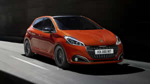 橘色Peugeot 208在帶有動態模糊背景的道路上行駛。 — 標緻 壁紙