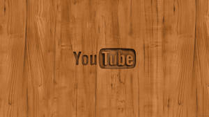 YouTube 標誌嵌入木質表面，木紋清晰可見。 — 木質紋理 壁紙