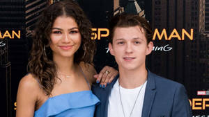 Zendaya 和 Tom Holland 在蜘蛛人電影首映會上。 — 湯姆與傑利卡通 壁紙