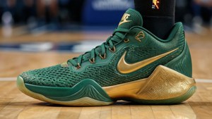 木地板上的綠色和金色Nike籃球鞋。 — ROG Ally 壁紙