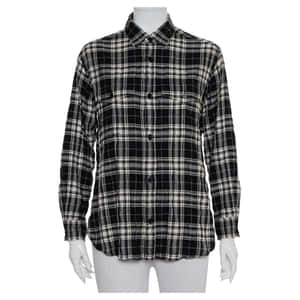 人體模型上的黑白格紋法蘭絨襯衫。 — Burberry 壁紙