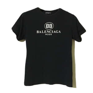 黑色Balenciaga Mode T恤，白色標誌在純白色背景上。 — 巴黎世家 壁紙