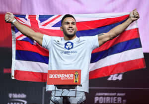 拳手在稱重活動中手持英國國旗慶祝勝利。 — 運動 壁紙