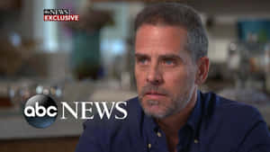 abc news獨家專訪期間身穿藍色襯衫的男子 — 瑞恩·吉格斯 壁紙