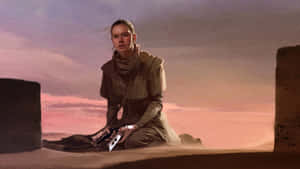 一位科幻戰士在沙漠峽谷中跪著，手持爆能槍，夕陽西下。 — 沙漠太陽 壁紙