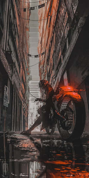 在雨濕小巷中，摩托車騎士與發光的摩托車及建築物倒影。 — 18:9 壁紙